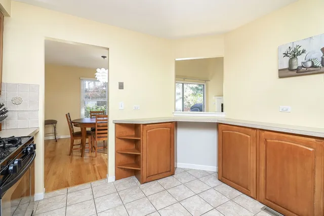 $425,000 | 480 Village Green Road, Naperville, IL 60540