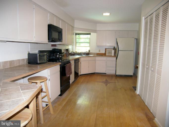10935 Lawyers Road Reston, VA 20191 - Photo 7 of 30 Kitchen