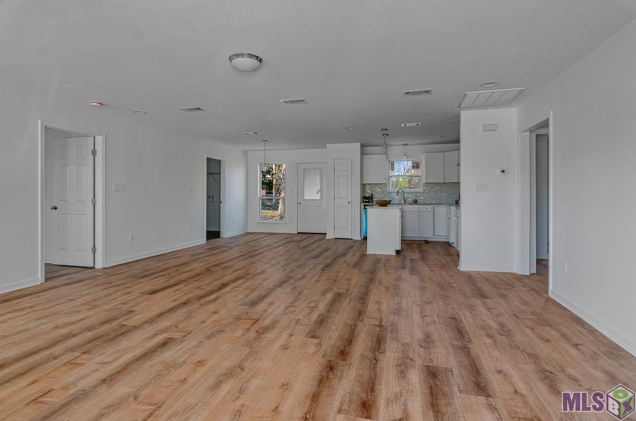 10813 Foster Road Baton Rouge, LA 70811 - Photo 3 of 12