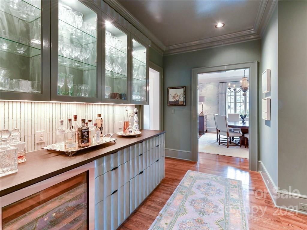 1630 Brandon Road Charlotte, NC 28207 - Photo 8 of 48 Gallery Image 8