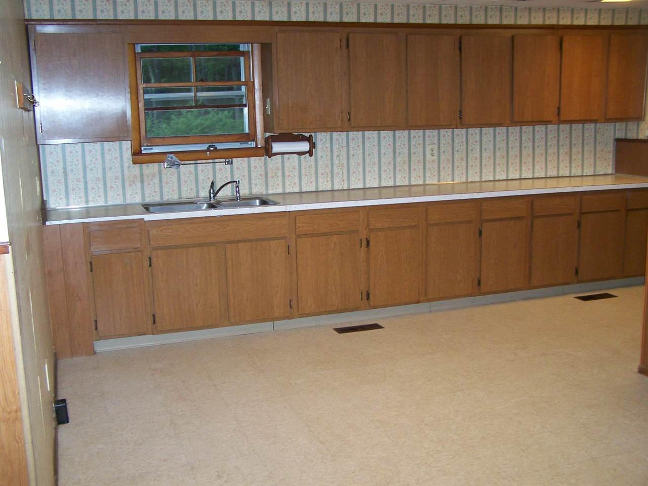 41 Batchelder Road Raymond, NH 03077 - Photo 2 of 15