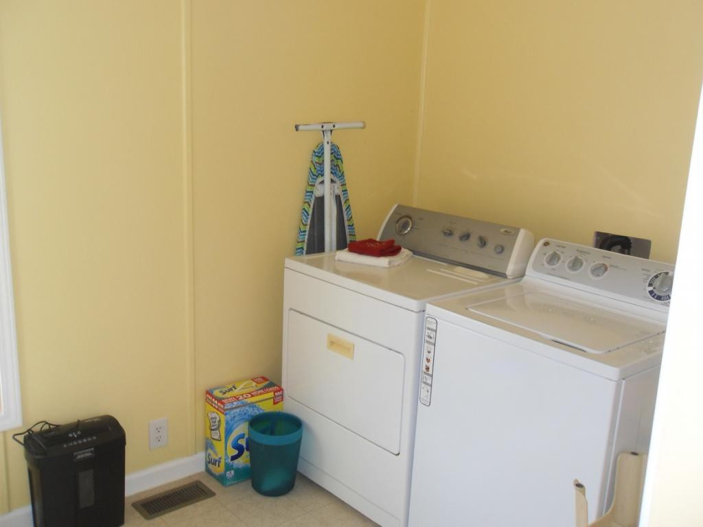 164 Fordtown Road Fall Branch, TN 37656 - Photo 13 of 31 Laundry room