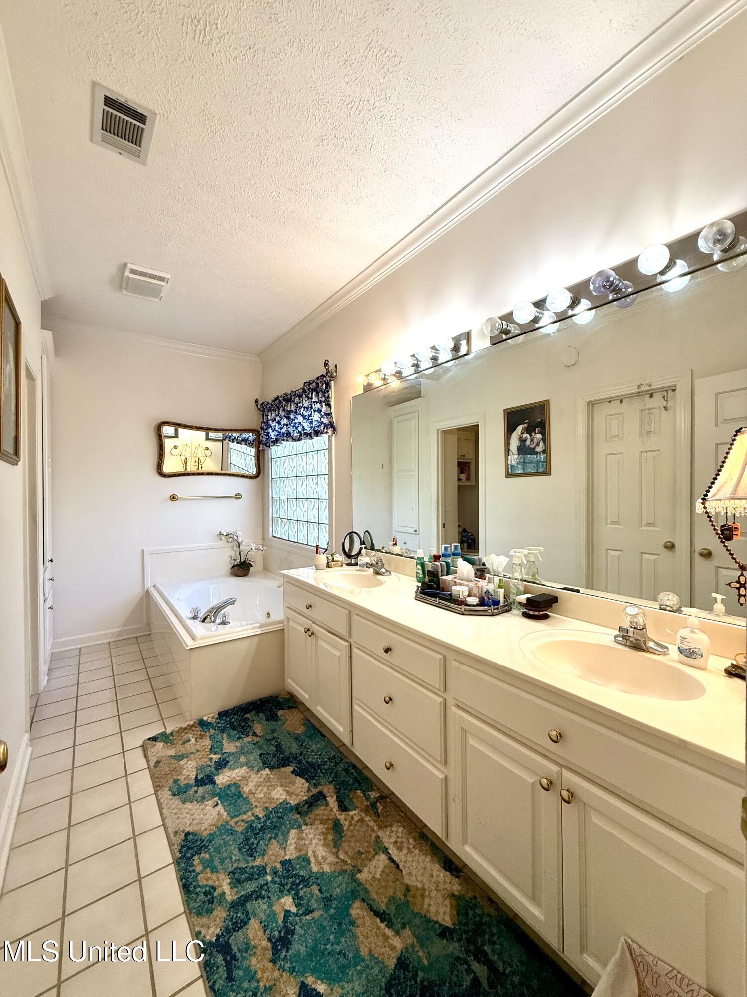 578 Spring Lake Drive Pearl, MS 39208 - Photo 14 of 41 Photo Nov 05 2025, 12 07 22 PM