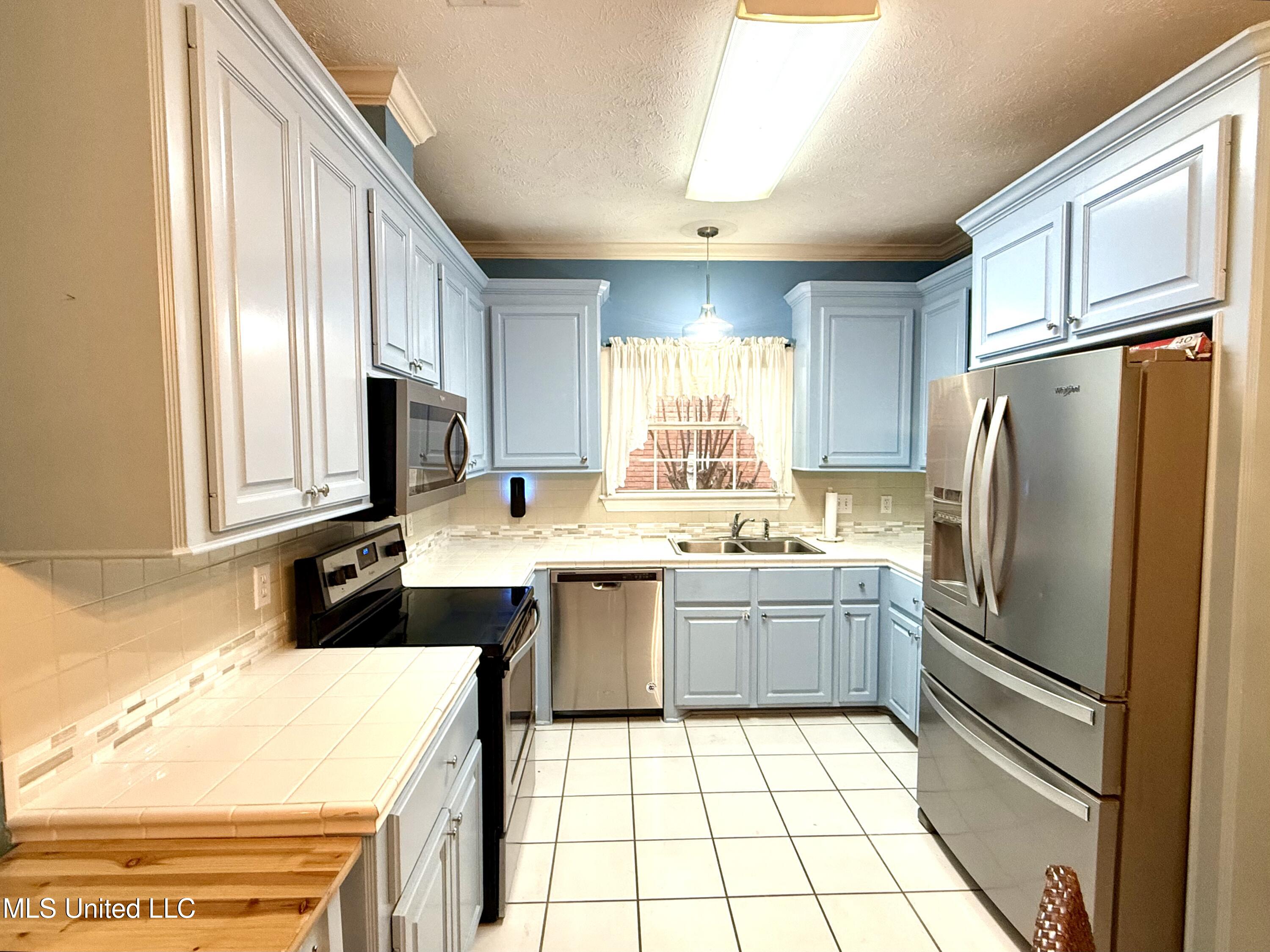 578 Spring Lake Drive Pearl, MS 39208 - Photo 4 of 41 Photo Jan 09 2026, 1 24 12 PM