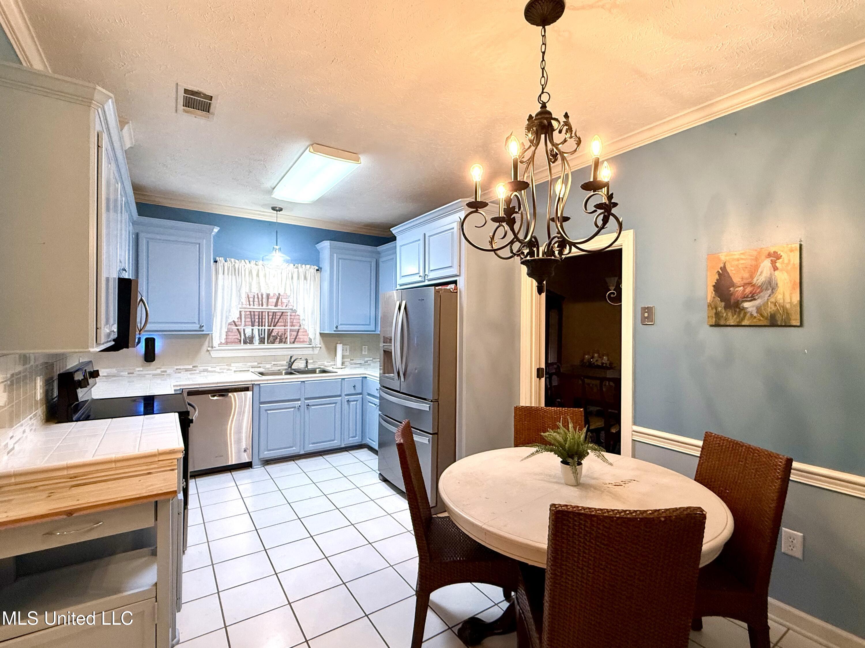 578 Spring Lake Drive Pearl, MS 39208 - Photo 5 of 41 Photo Jan 09 2026, 1 23 24 PM