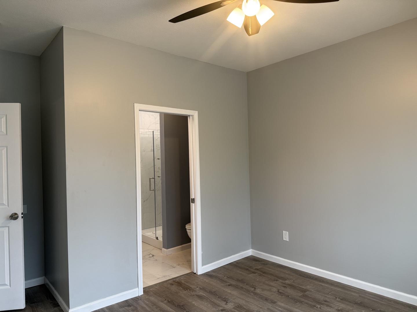 1104 Midway Court Marion, IL 62959 - Photo 6 of 13 an empty room with closet and a chandelier fan
