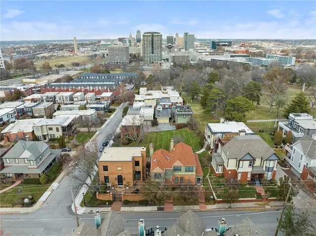 $259,000 | 2949 Grand Avenue, Kansas City, MO 64108