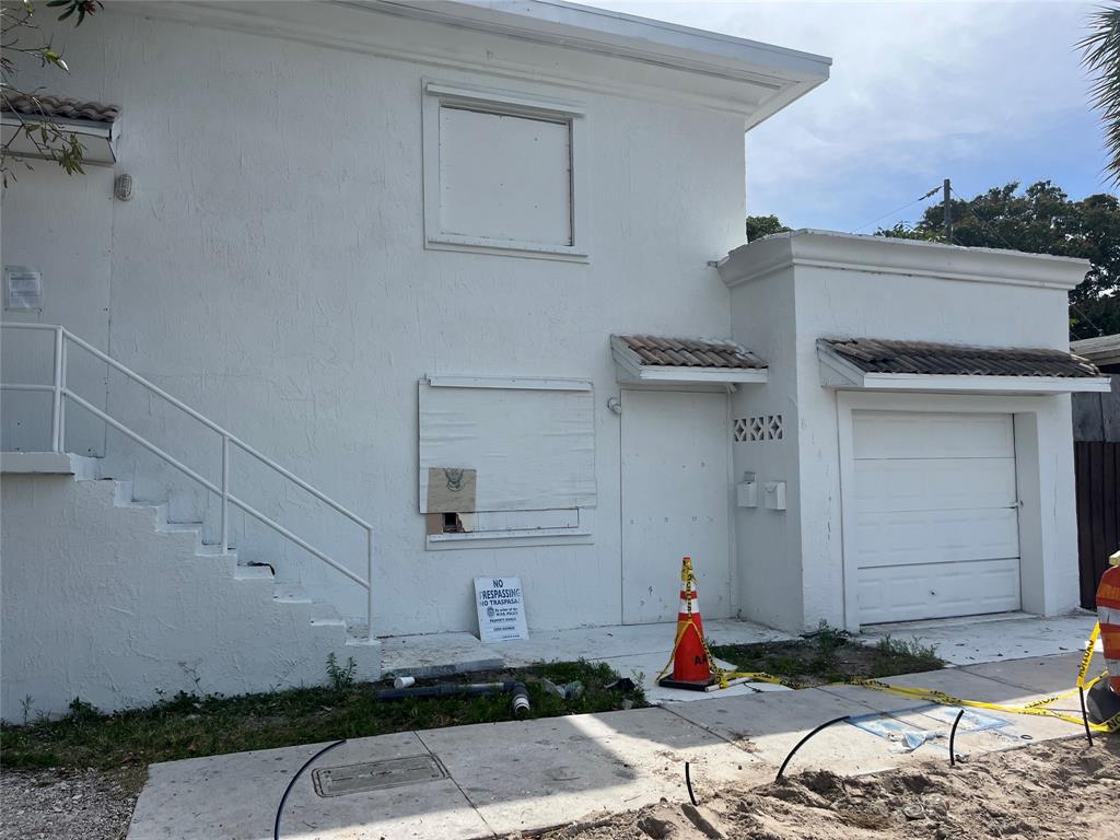 614 North Tamarind Avenue West Palm Beach, FL 33401 - Photo 3 of 5 a water view of a house with entryway