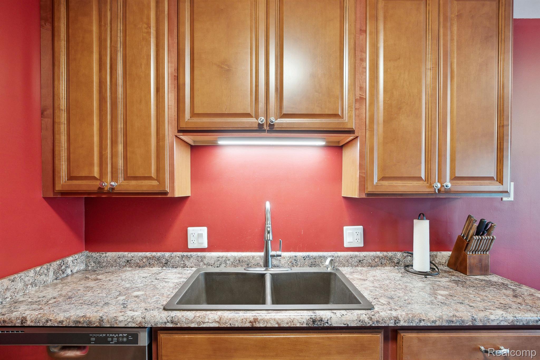 22040 Edgewater Novi, MI 48375 - Photo 25 of 44 Gallery Image 25