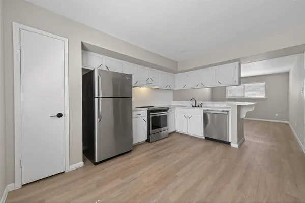 $1,000 | 427 Hollyvale Drive, Unit 12, Houston, TX 77060