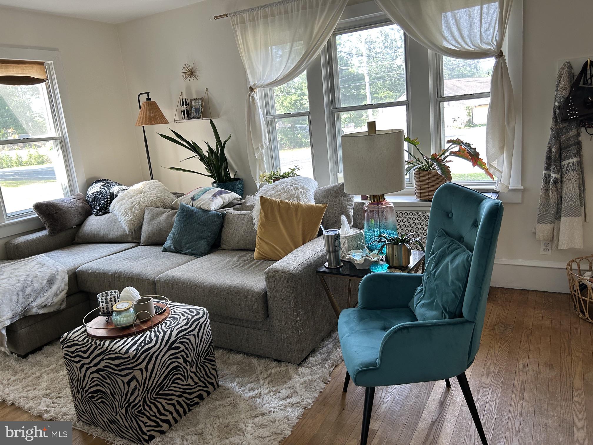 452 Raritan Avenue Atco, NJ 08004 - Photo 5 of 37 Living Room