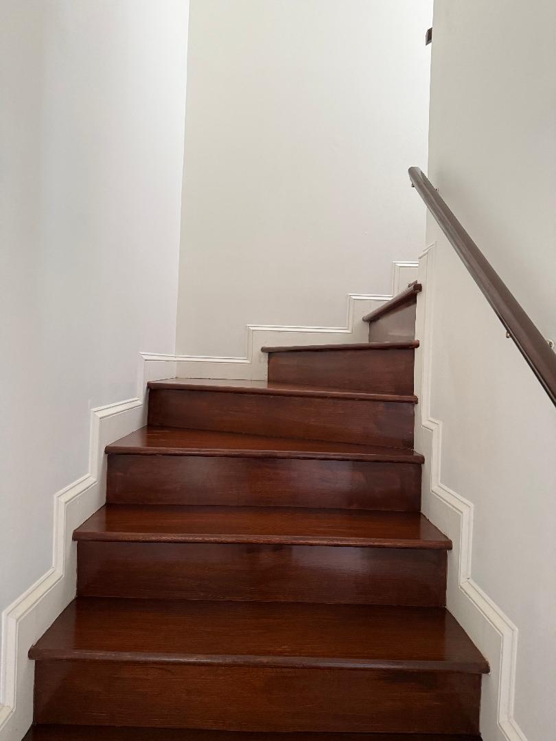 133 State Rd S-15-714 Walterboro, SC 29488 - Photo 5 of 19 Stairway