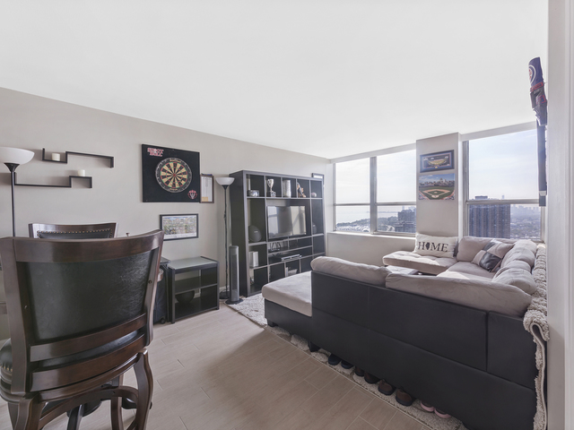 655 West Irving Park Road, Unit 4505 Chicago, IL 60613 - Photo 2 of 19