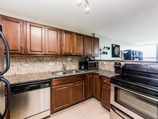 655 West Irving Park Road, Unit 4505 Chicago, IL 60613 - Photo 6 of 19