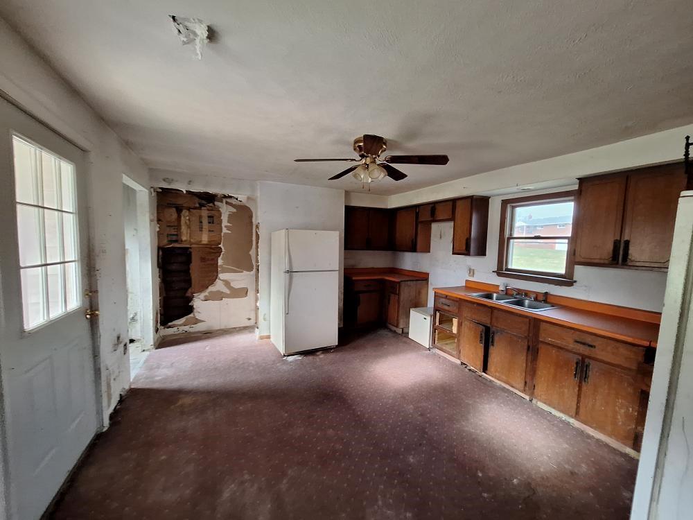 446 Wendel Road Irwin, PA 15642 - Photo 7 of 19 Gallery Image 7