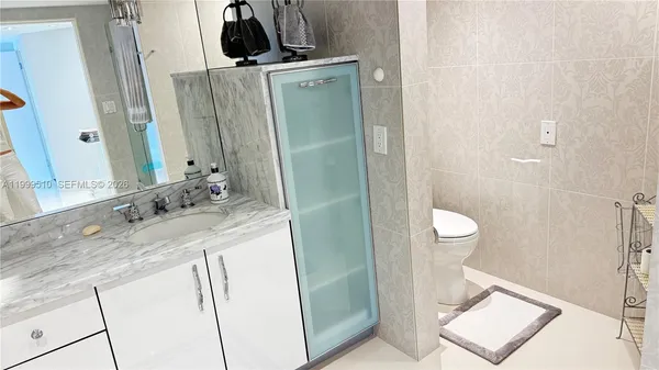 $9,000 | 19707 Turnberry Way, Unit TH6, Aventura, FL 33180