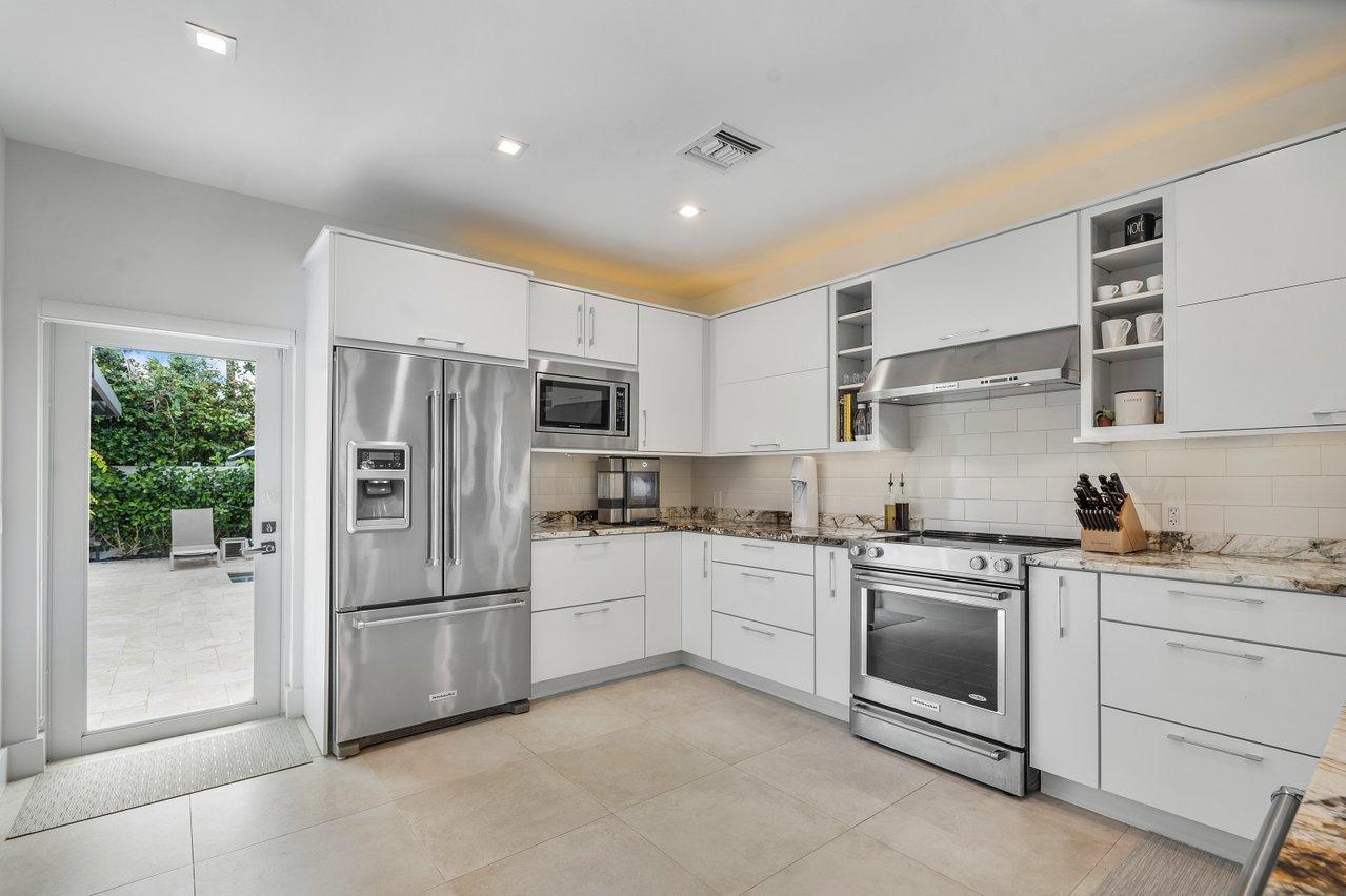 120 Beverly Road West Palm Beach, FL 33405 - Photo 10 of 43 120BEVERLY09