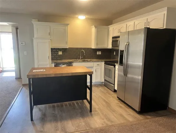 $225,000 | 1611 Southwest Highland Drive, Lee's Summit, MO 64081