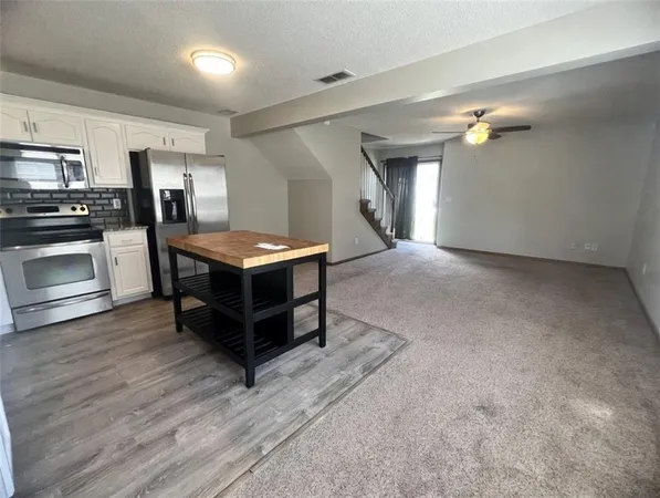 $225,000 | 1611 Southwest Highland Drive, Lee's Summit, MO 64081