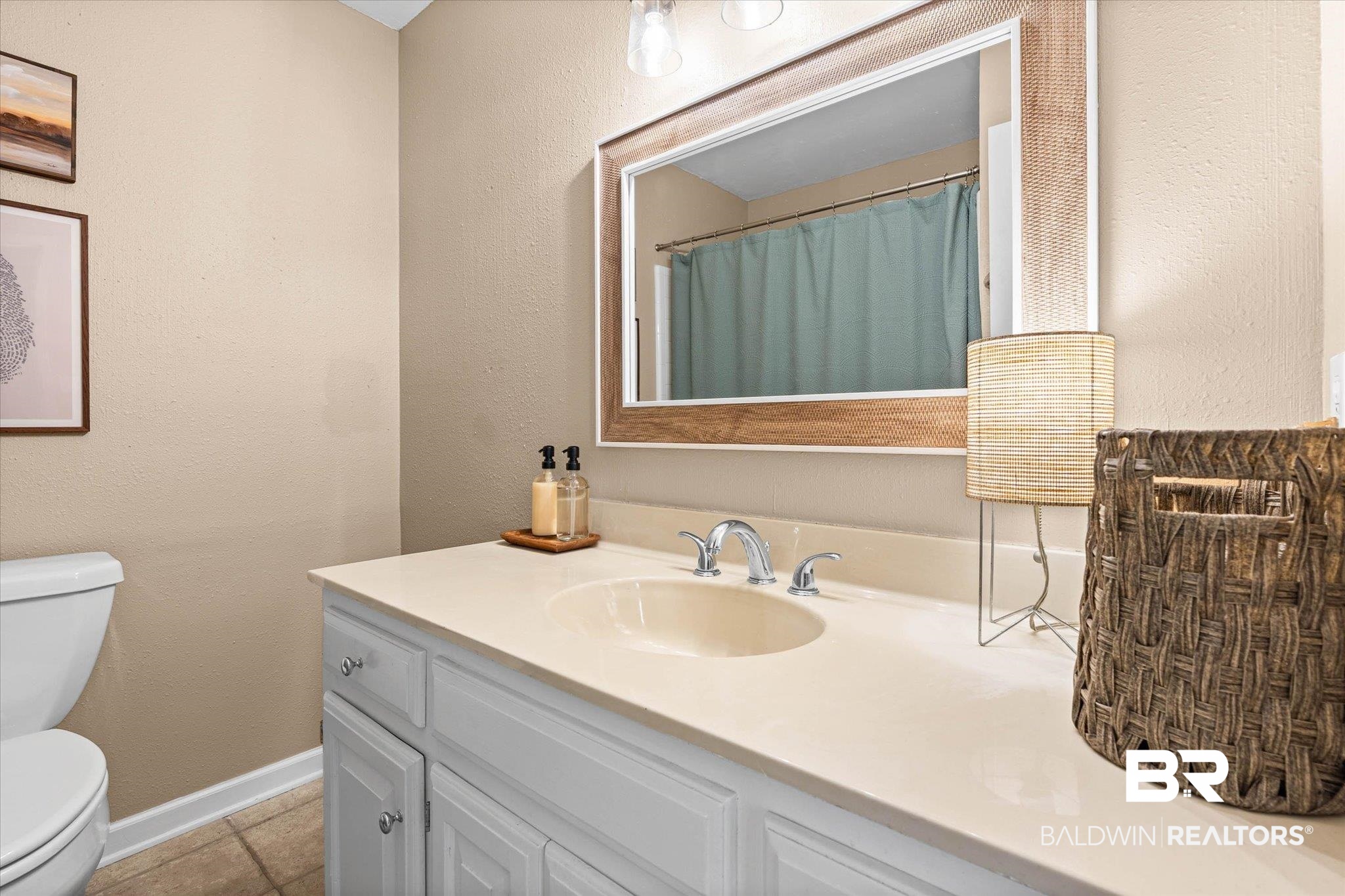 6501 Gas Light Lane South Mobile, AL 36695 - Photo 15 of 23 Bathroom