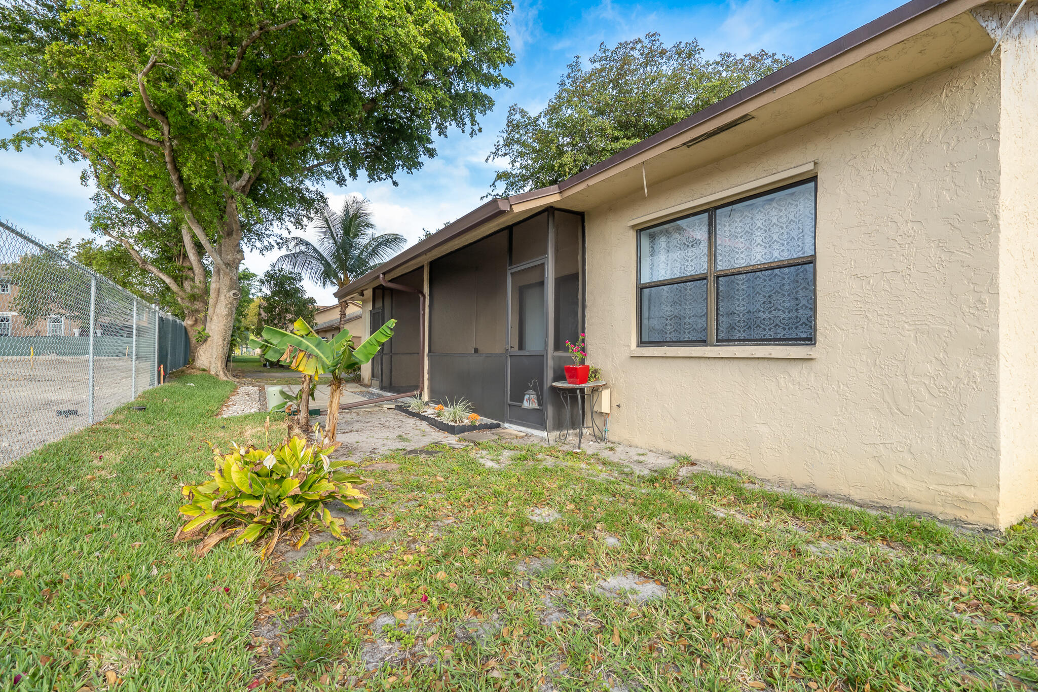 5286 Gate Lake Road Tamarac, FL 33319 - Photo 14 of 21 DSC08028