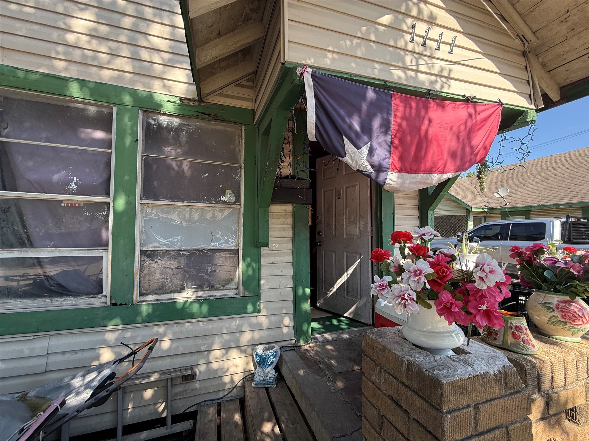 1109 North 67th Street Houston, TX 77011 - Photo 11 of 22 a view of a chairs and tables in patio