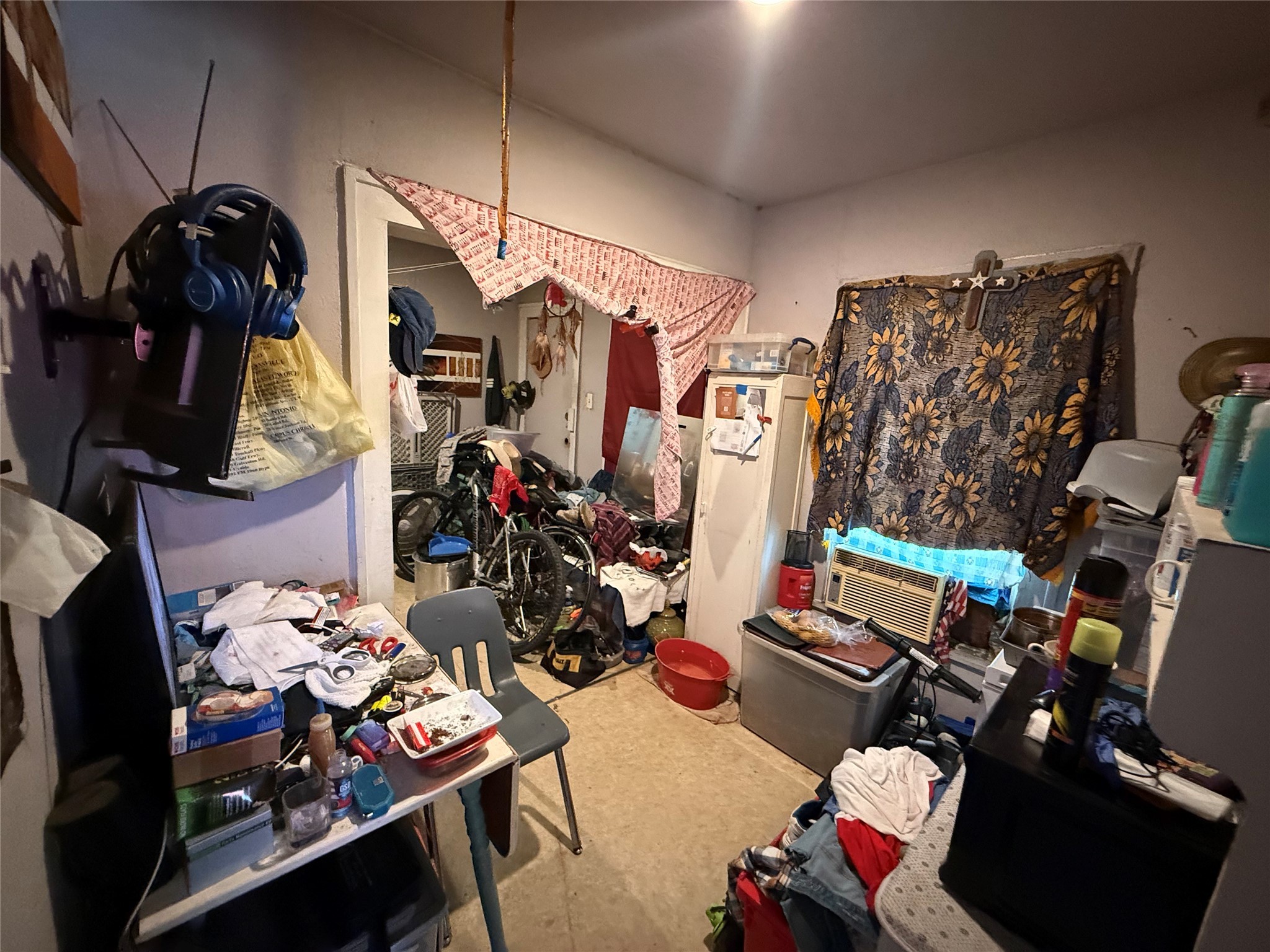 1109 North 67th Street Houston, TX 77011 - Photo 13 of 22 a room with gym equipment and a flat screen tv