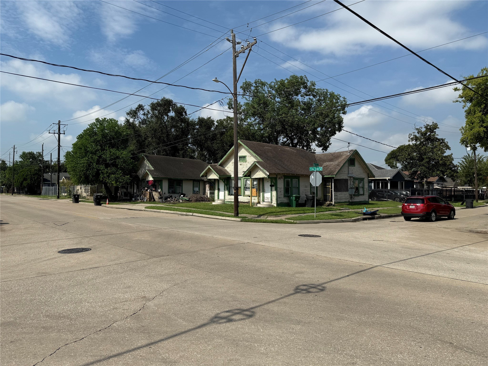 1109 North 67th Street Houston, TX 77011 - Photo 3 of 22 a view of a house with a street