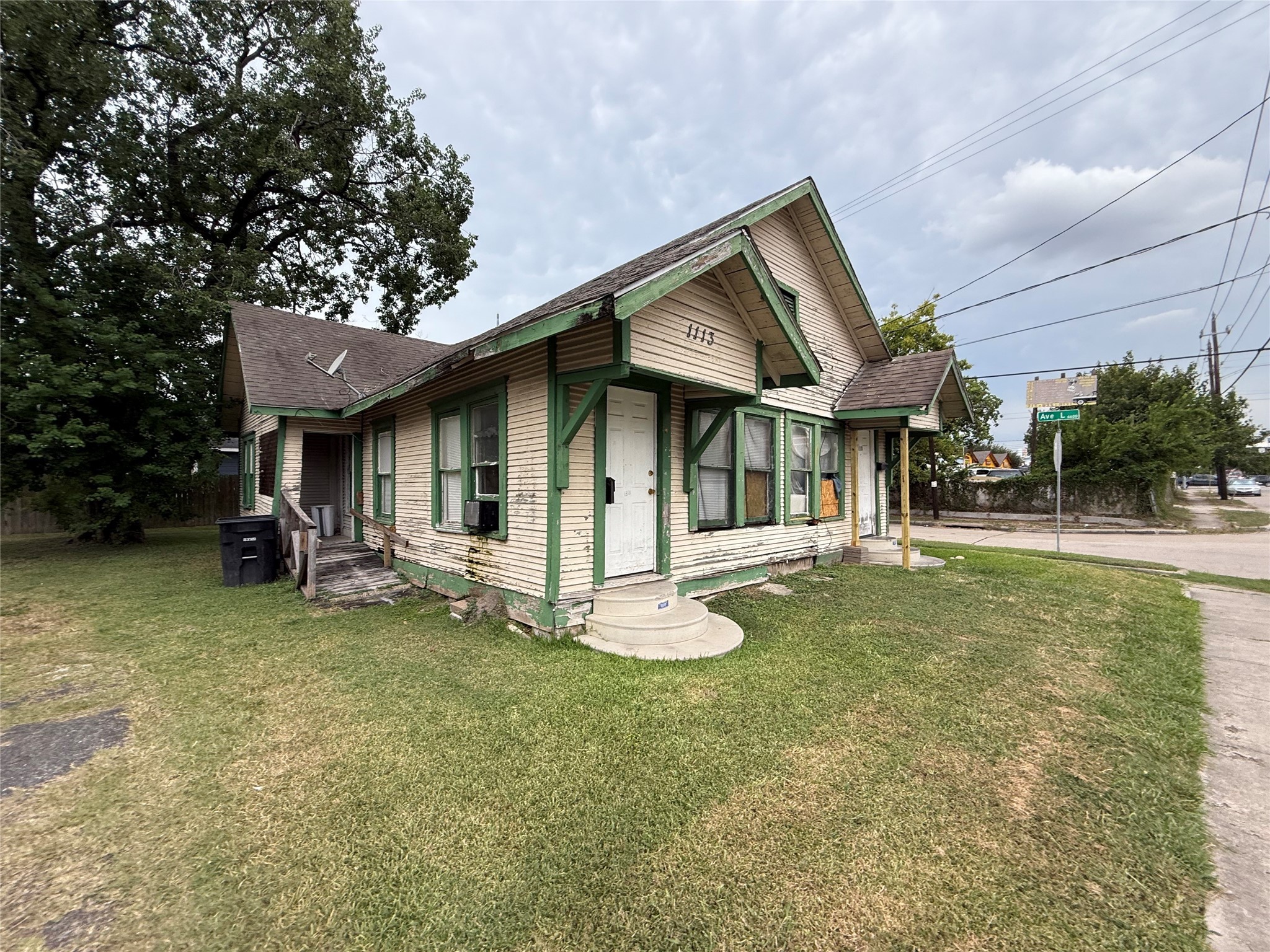 1109 North 67th Street Houston, TX 77011 - Photo 6 of 22 a view of a house with backyard porch and sitting area