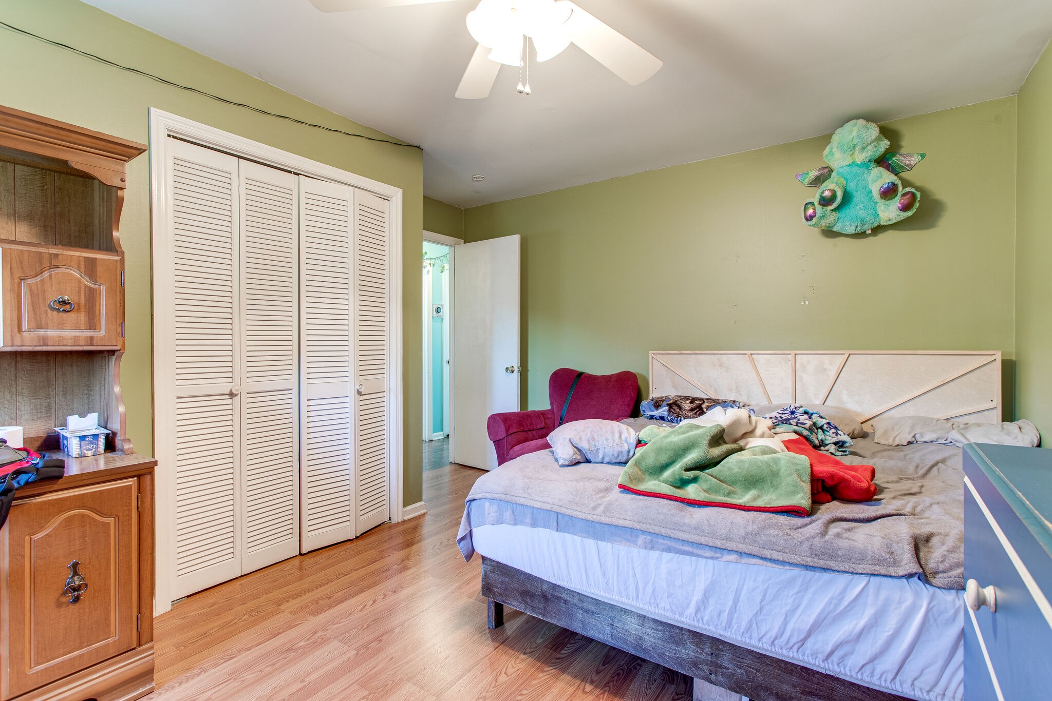 116 Tusculum Road Antioch, TN 37013 - Photo 14 of 27 a room with furniture and flowers
