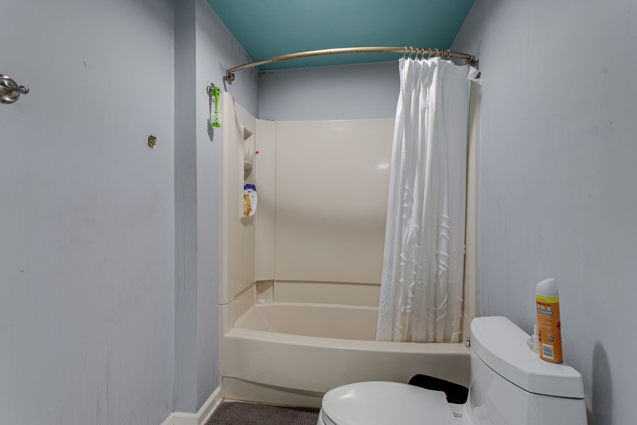 116 Tusculum Road Antioch, TN 37013 - Photo 21 of 27 a bathroom with a toilet and a bathtub