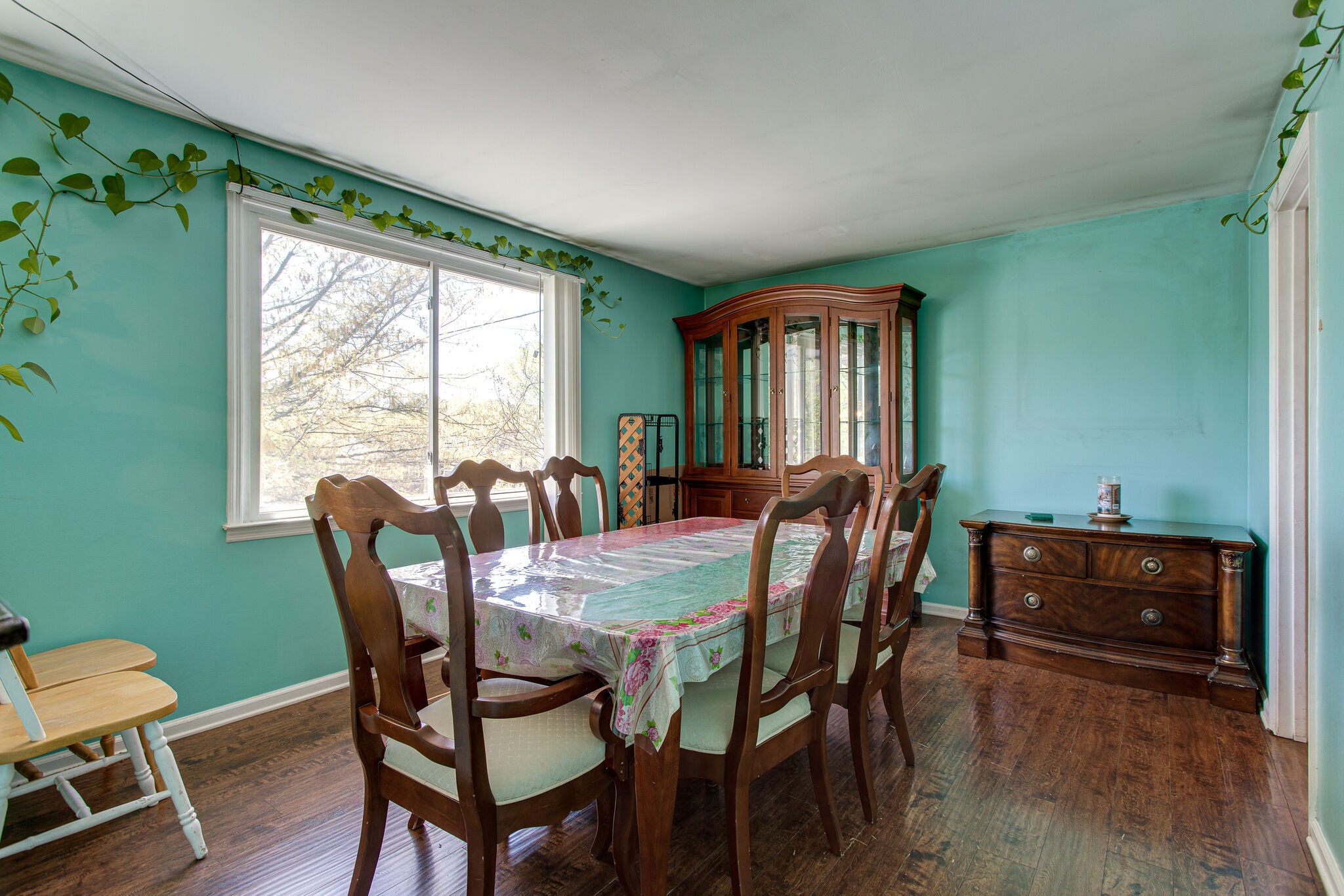 116 Tusculum Road Antioch, TN 37013 - Photo 6 of 27 a dining room with furniture and window