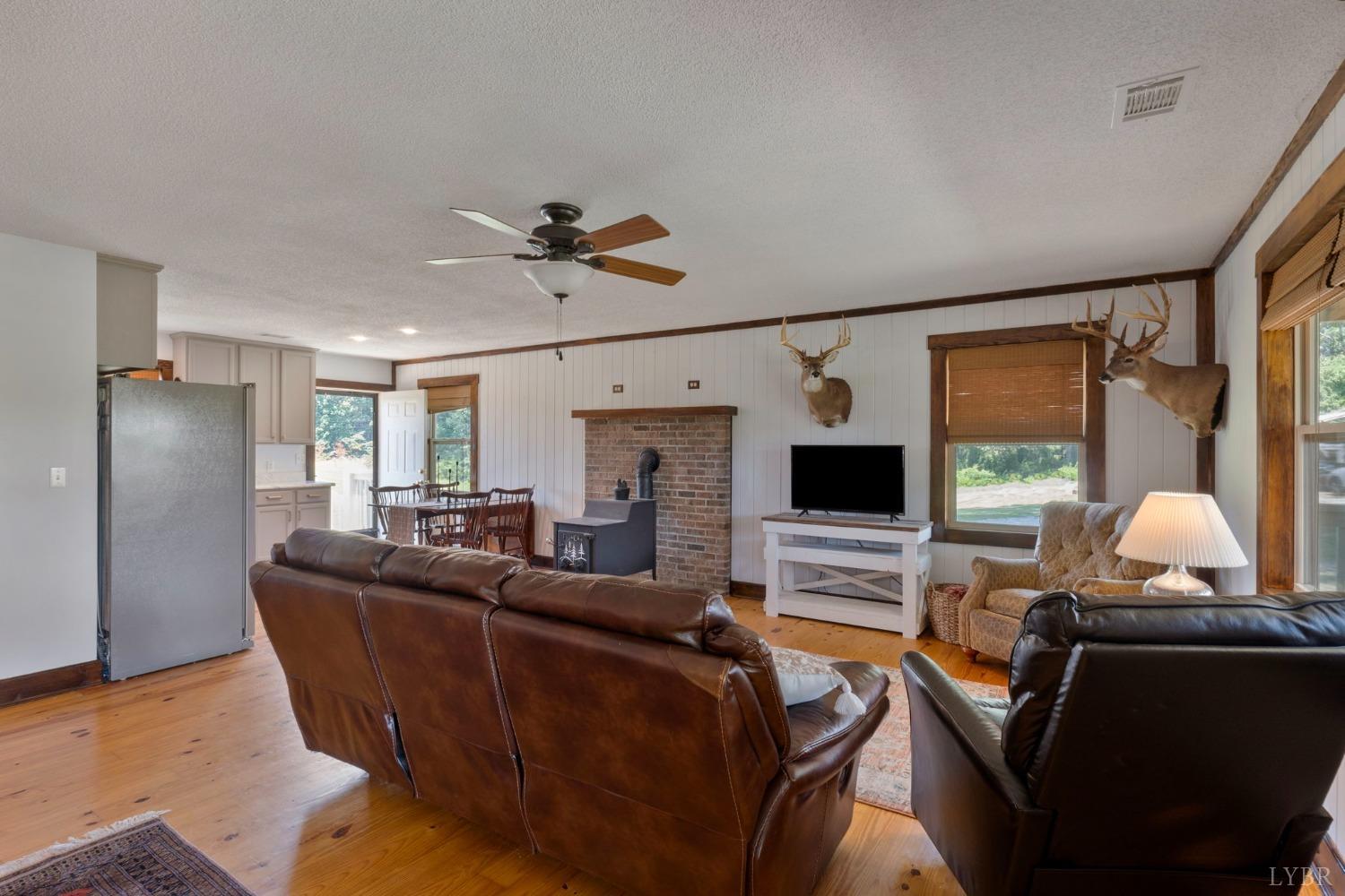 4466 Five Forks Road Pamplin, VA 23958 - Photo 4 of 34 a living room with furniture and a flat screen tv