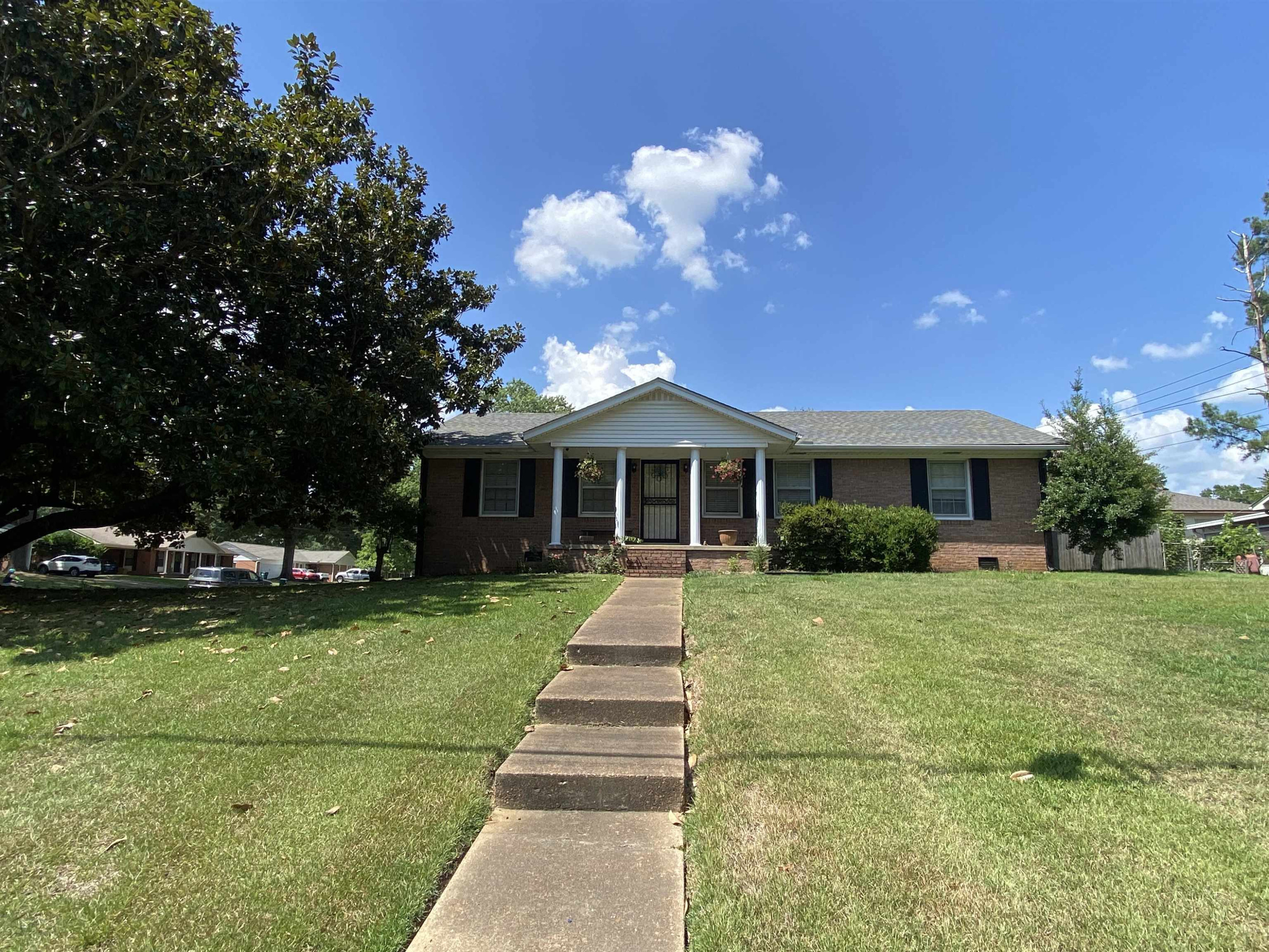 5 Ridgeview Drive Jackson, TN 38301 - Photo 1 of 6 Photo 1