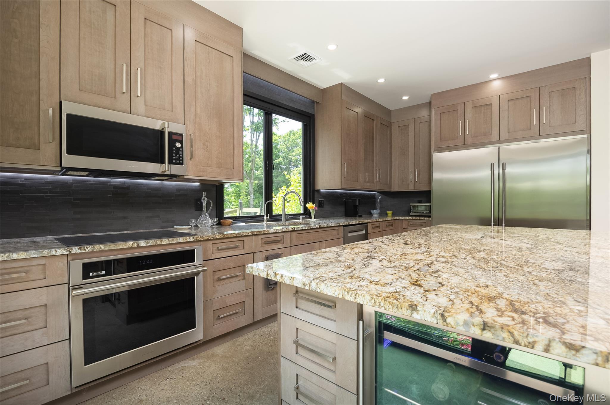 215 Smith Road Poughkeepsie, NY 12603 - Photo 7 of 46