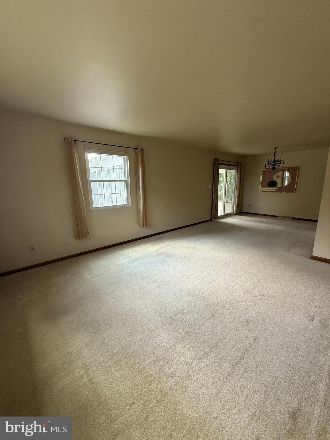 1354 Moyer Road Annapolis, MD 21403 - Photo 5 of 37 Living room