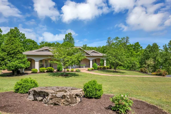 $979,900 | 5129 East Highway 70, White Bluff, TN 37187