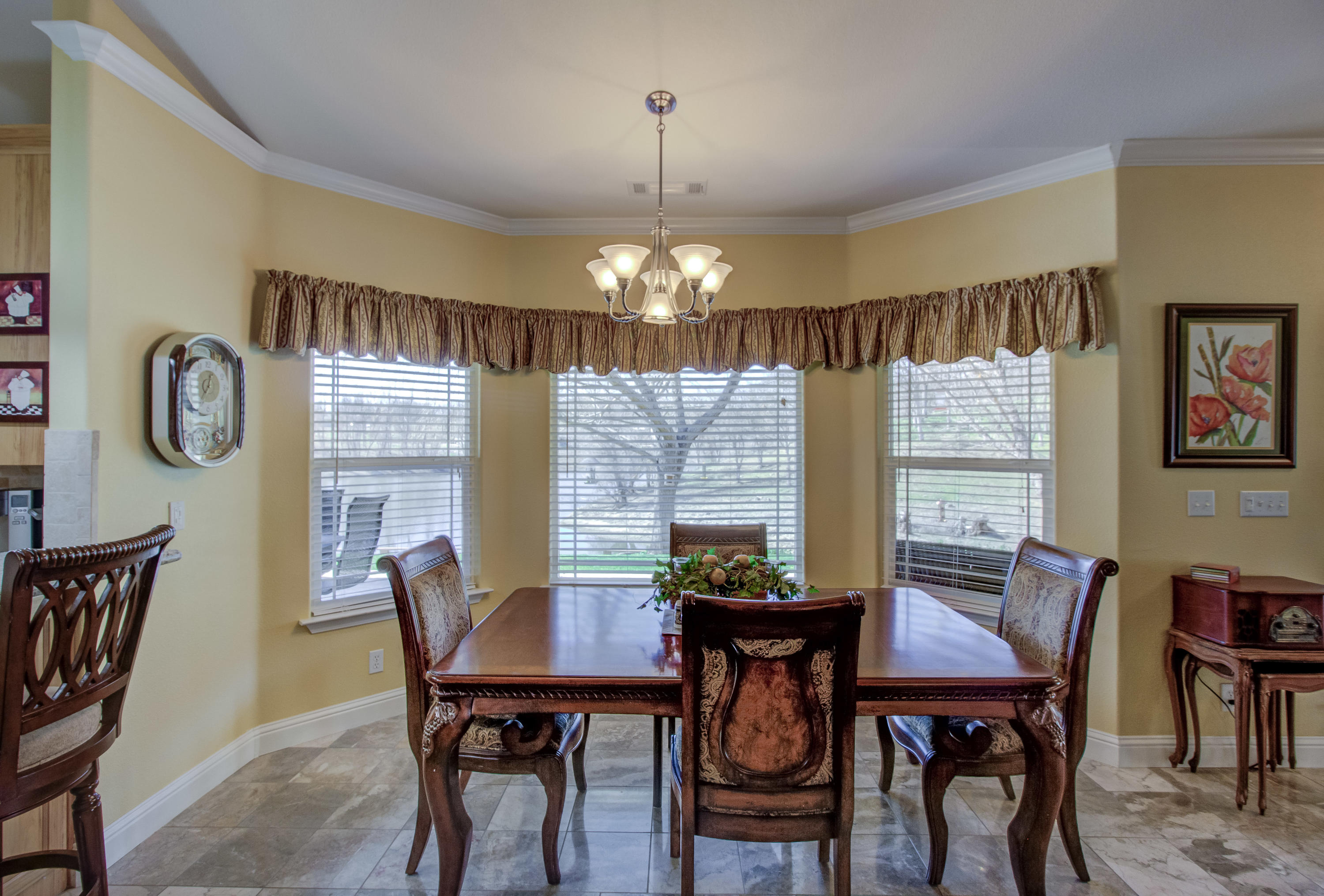 18740 Saddleback Ridge Loop Cottonwood, CA 96022 - Photo 12 of 66 Dining Area