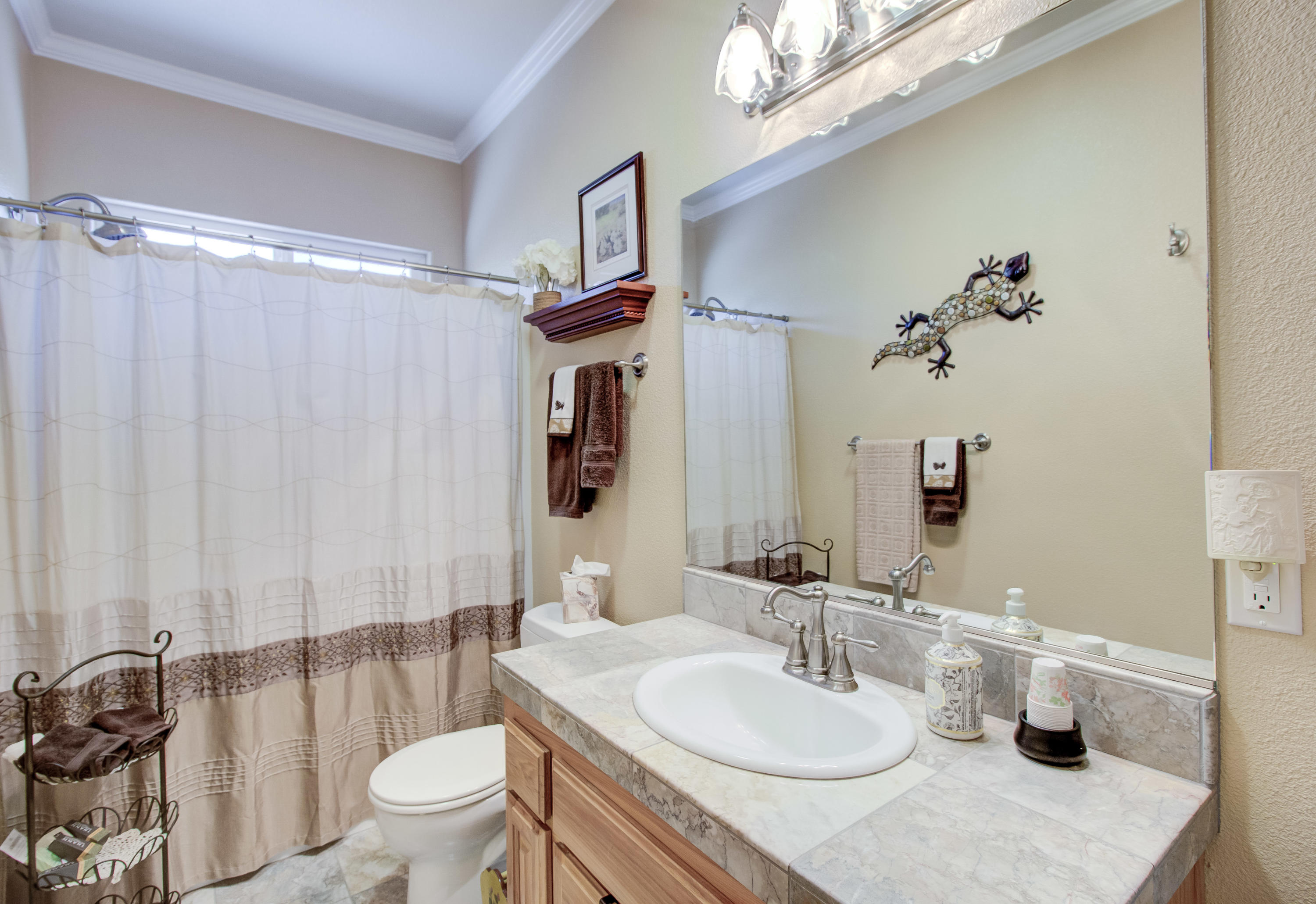 18740 Saddleback Ridge Loop Cottonwood, CA 96022 - Photo 20 of 66 Hall Bath