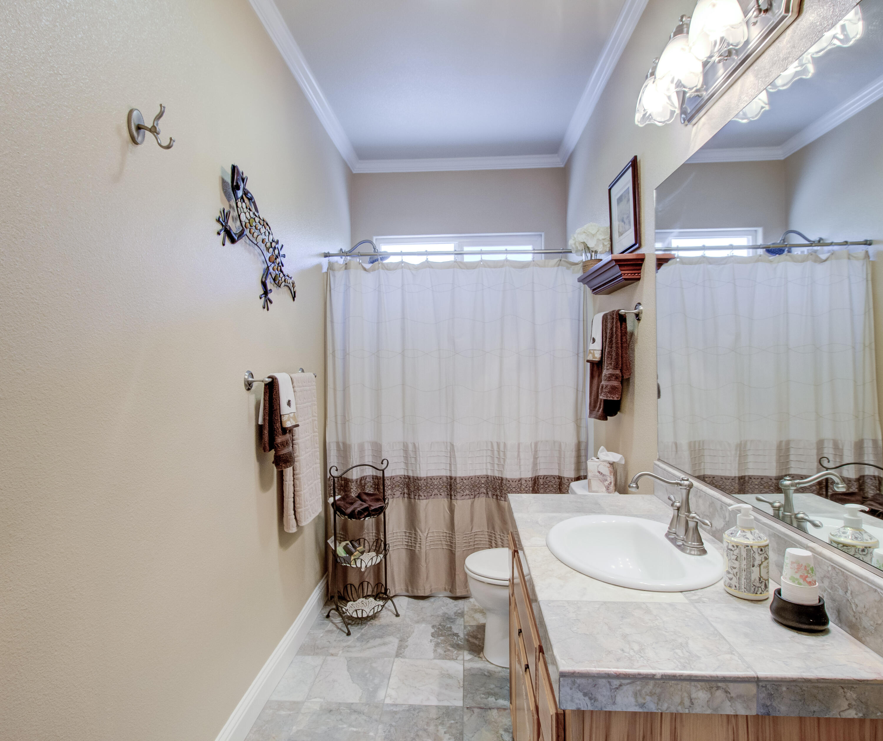 18740 Saddleback Ridge Loop Cottonwood, CA 96022 - Photo 21 of 66 Guest Bath