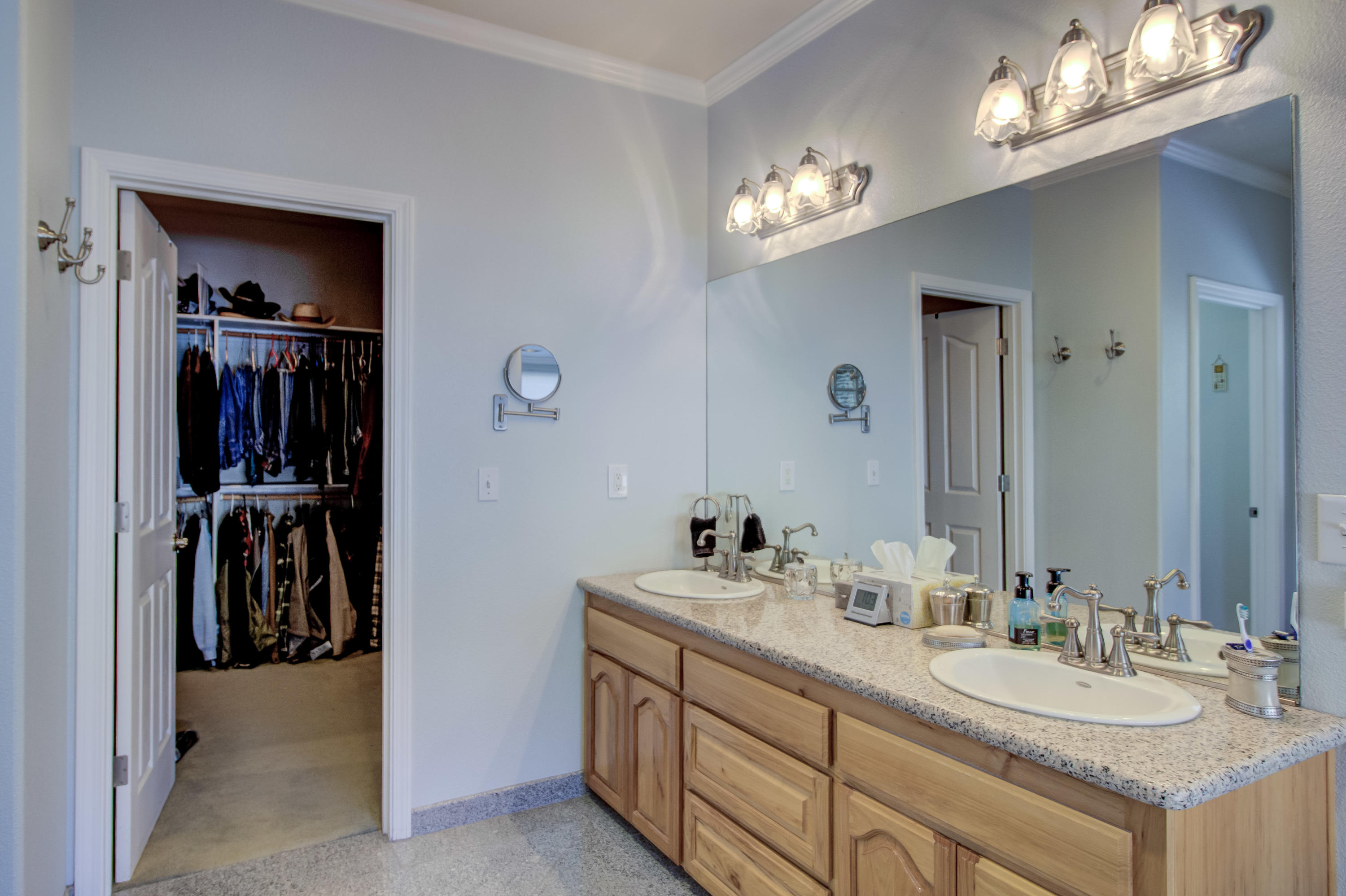 18740 Saddleback Ridge Loop Cottonwood, CA 96022 - Photo 31 of 66 Ensuite Bathroom