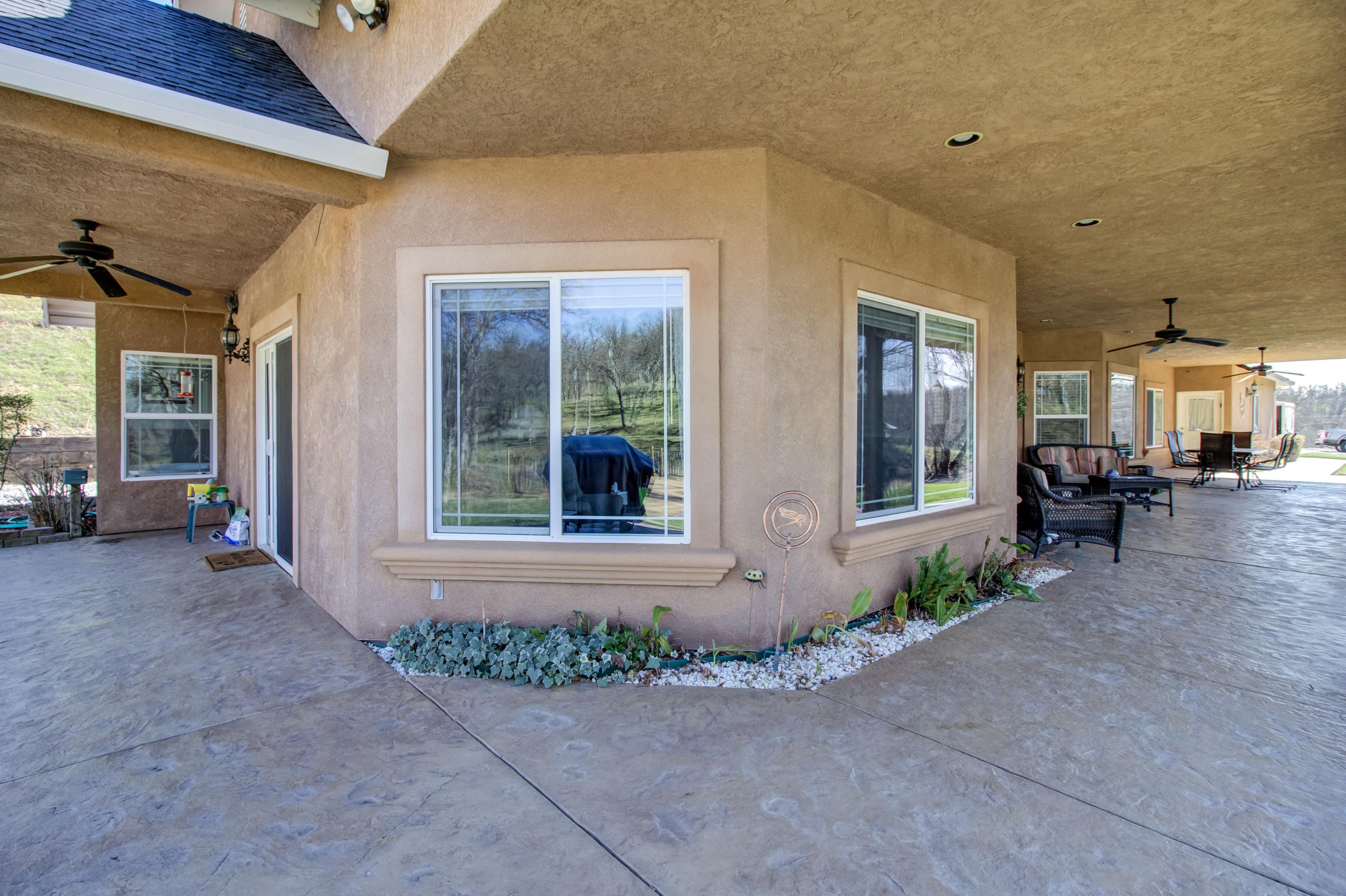18740 Saddleback Ridge Loop Cottonwood, CA 96022 - Photo 44 of 66 Front Patio