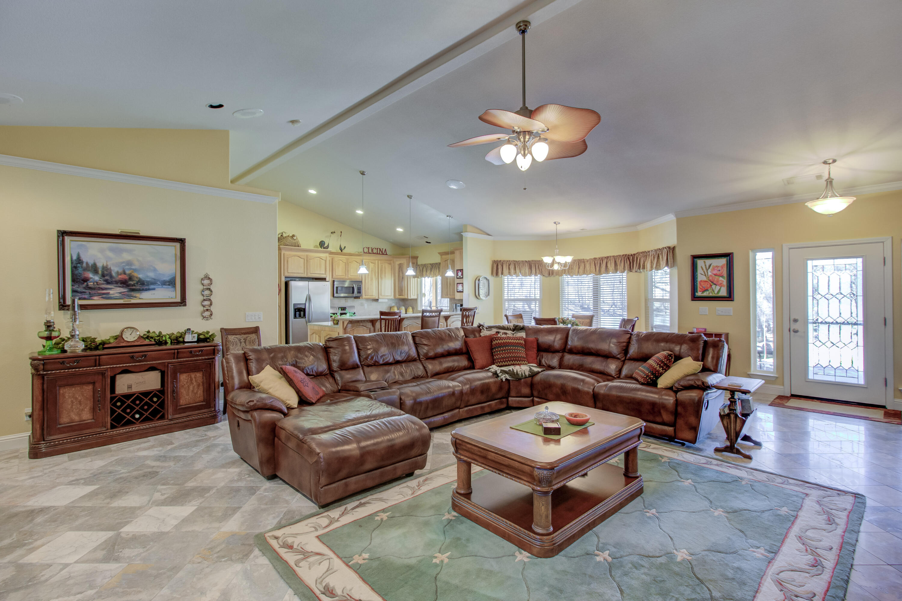 18740 Saddleback Ridge Loop Cottonwood, CA 96022 - Photo 6 of 66 Living Room
