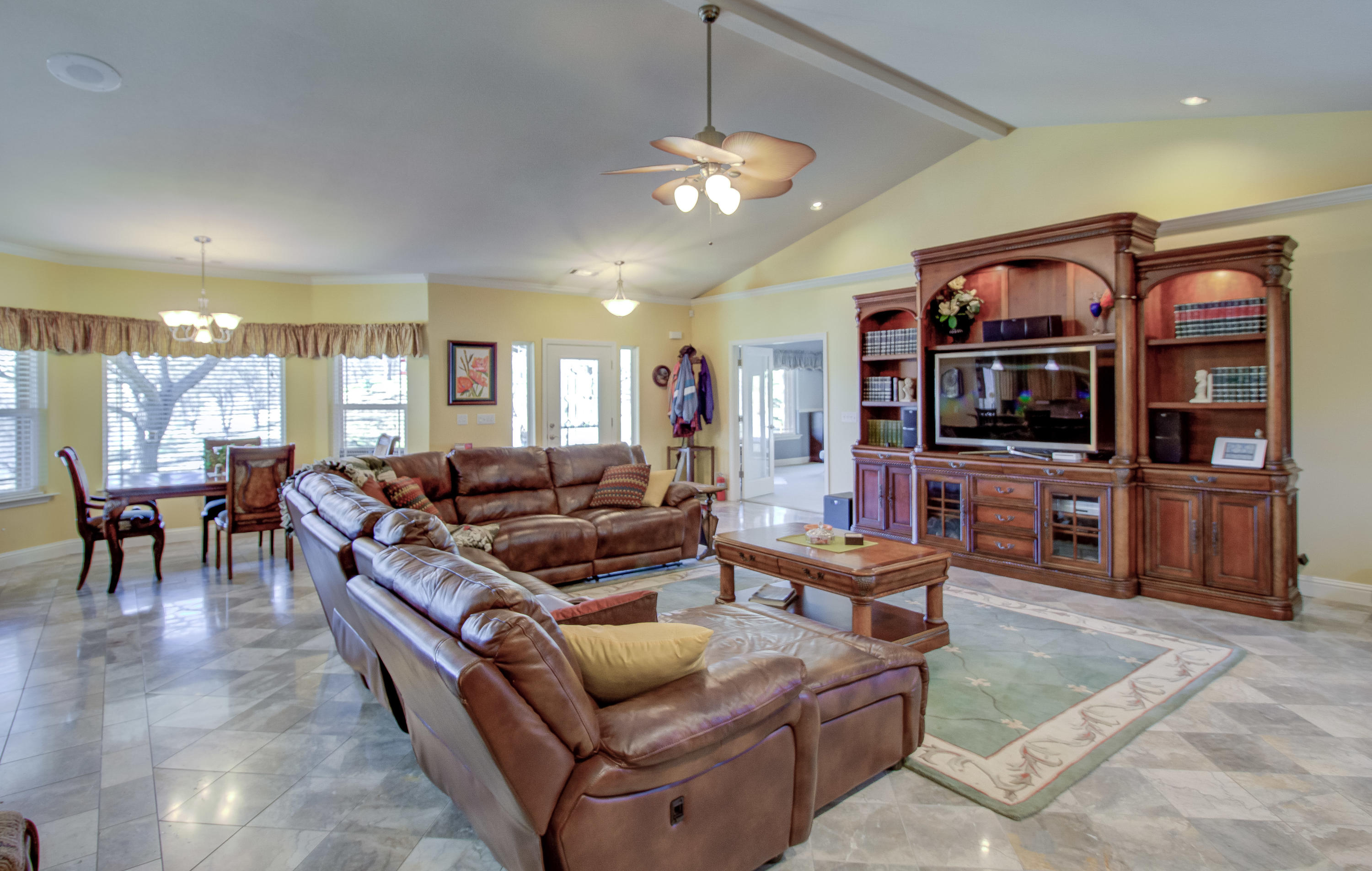18740 Saddleback Ridge Loop Cottonwood, CA 96022 - Photo 9 of 66 Living Room