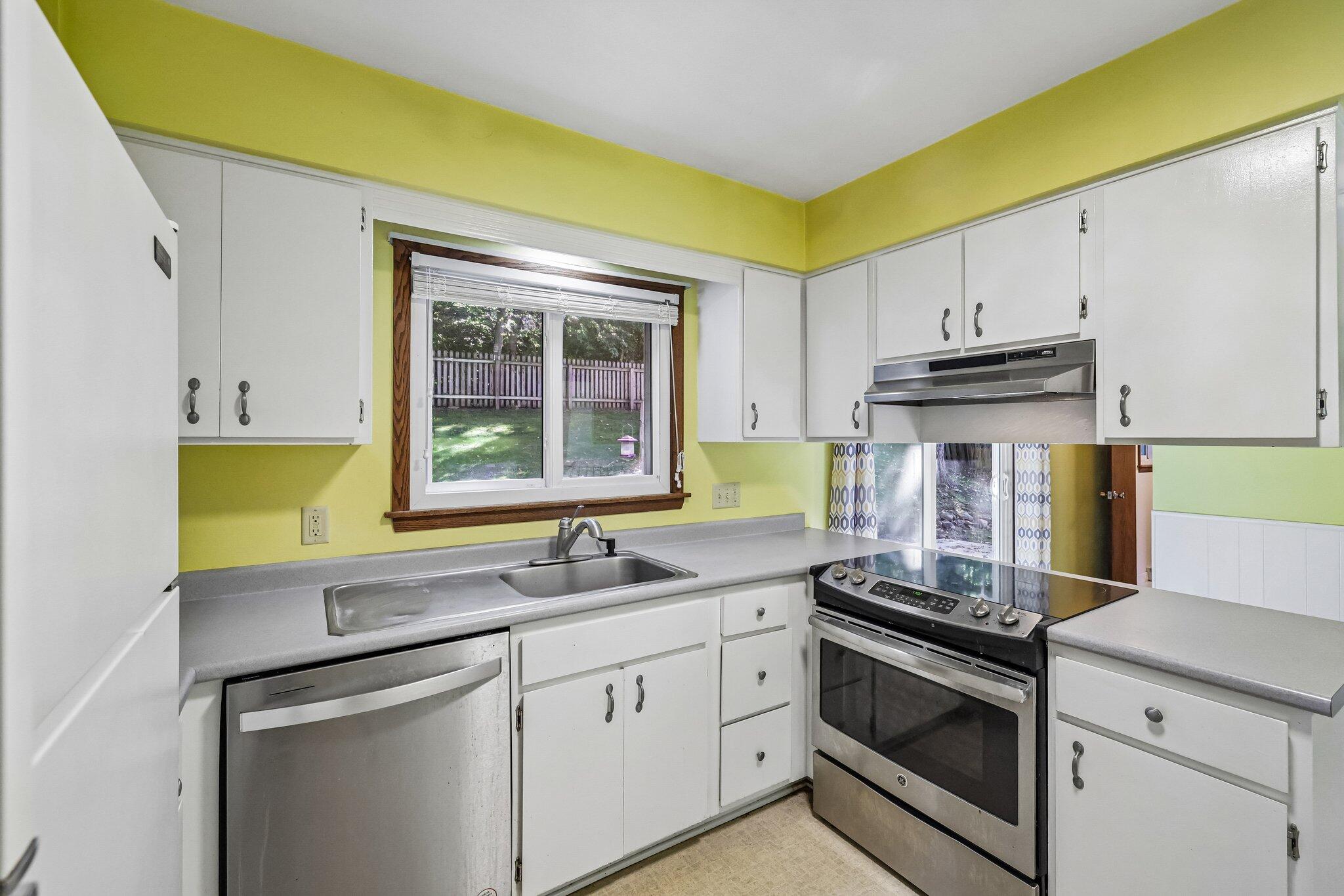 724 Cloute Street Fort Atkinson, WI 53538 - Photo 11 of 43 9