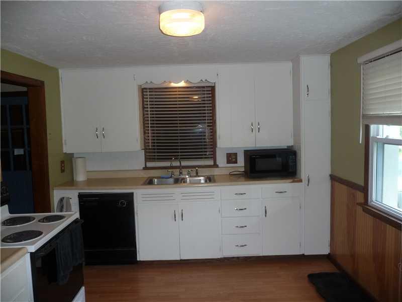 2958 Longview Road Hermitage, PA 16148 - Photo 5 of 12 Kitchen.