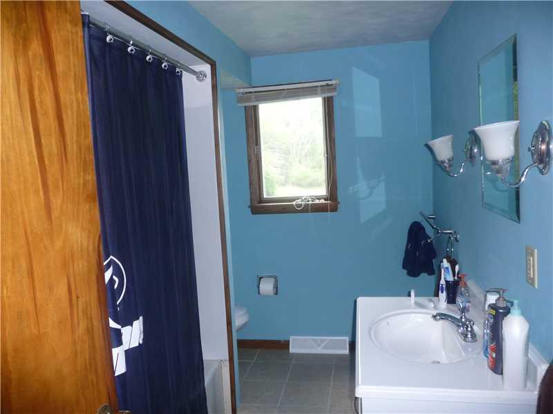 2958 Longview Road Hermitage, PA 16148 - Photo 9 of 12 Full Bath.