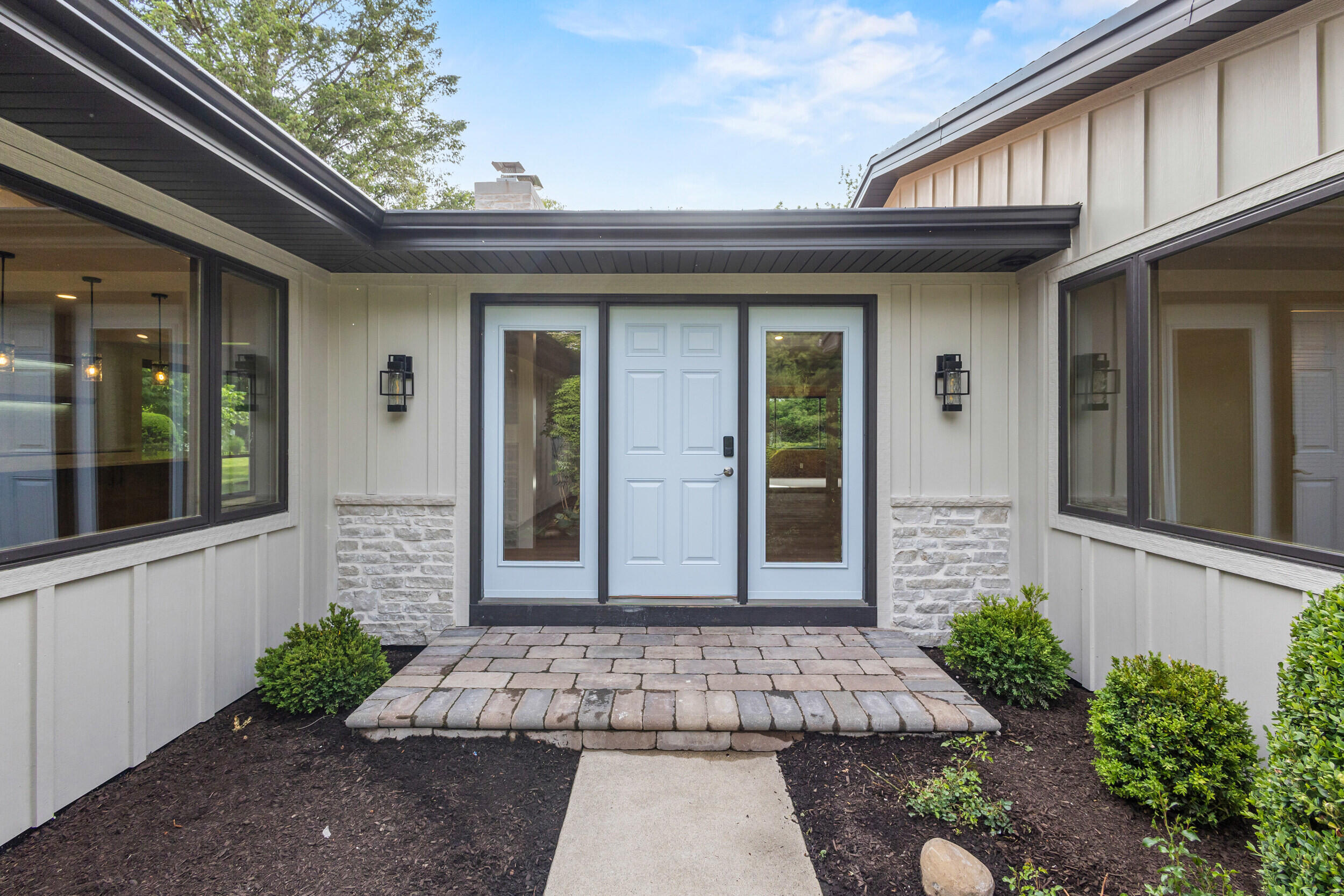 986 Indian Hills Road Fontana, WI 53125 - Photo 4 of 108 Front Door