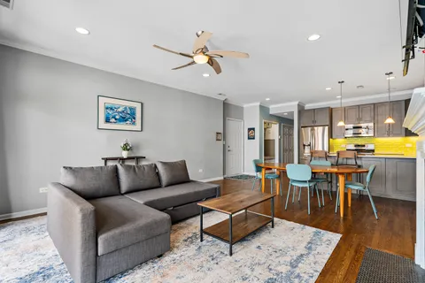 $445,000 | 4704 North Kenmore Avenue, Unit 3C, Chicago, IL 60640