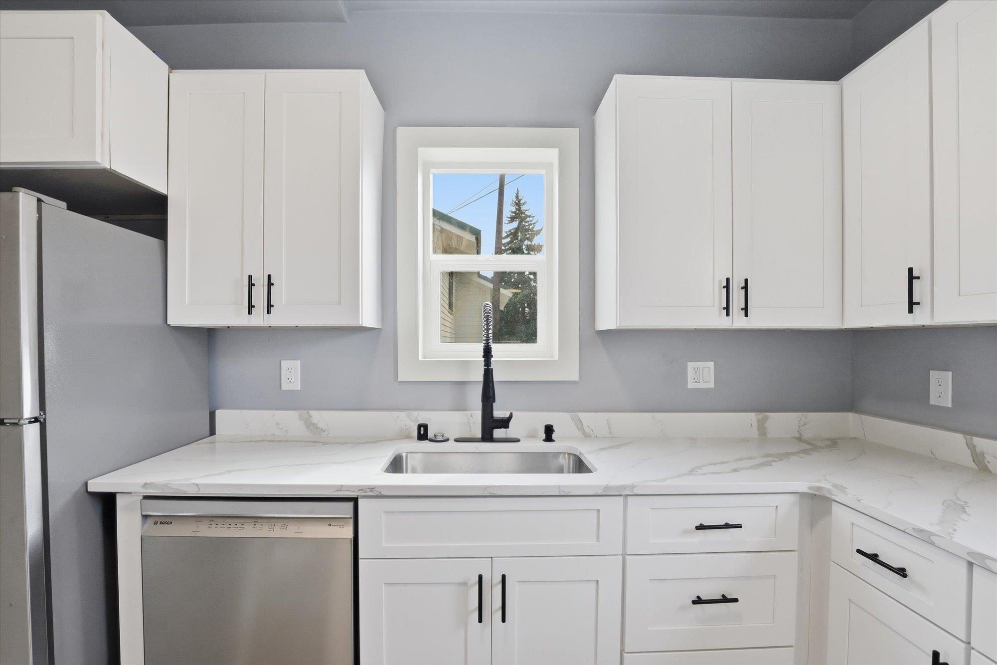 2811 North Lincoln Street Spokane, WA 99205 - Photo 7 of 25